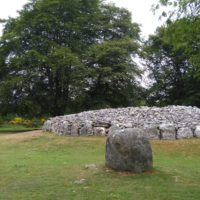 Steinkreis und Hügelgrab (4000 Jahre alt)