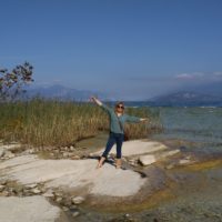 Flo umarmt den Gardasee